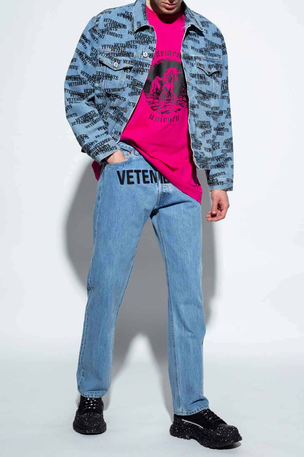VETEMENTS the ™ Robbiee Shirt elevates your look perfectly