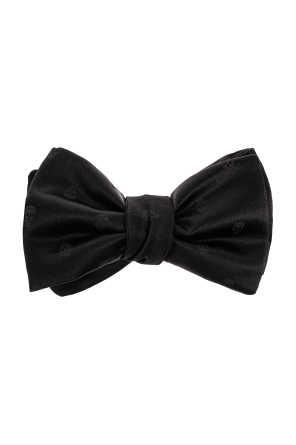 Pajarita de seda con un motivo característico de calavera