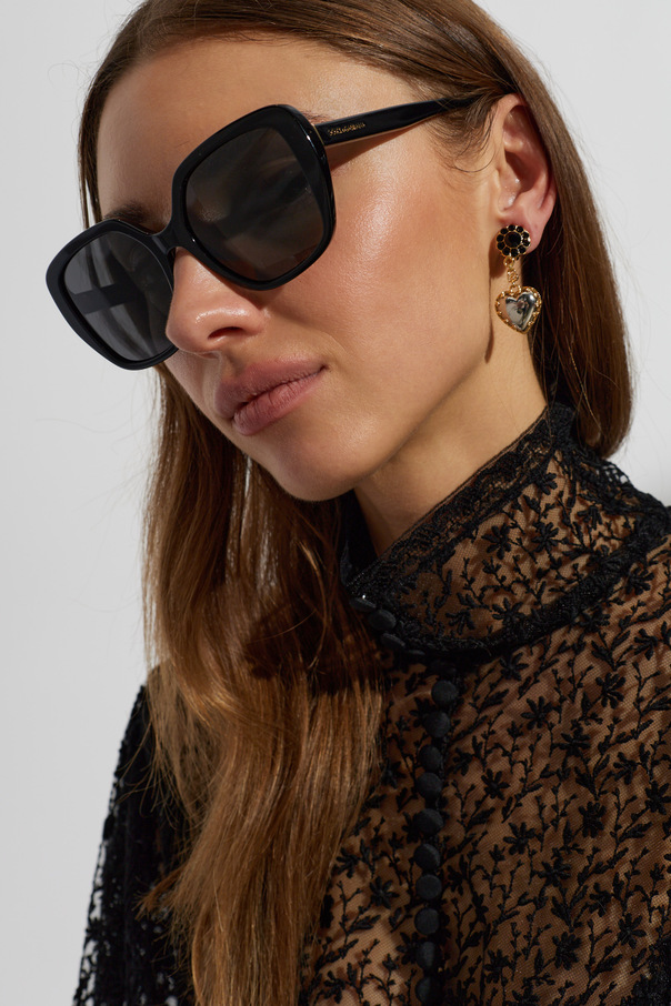 Dolce & Gabbana Слънчеви очила Dolce &amp; Gabbana с голяма, масивна рамка и заоблен, леко котешки характер