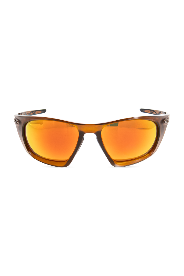 ‘Lateralis’ sunglasses od Oakley