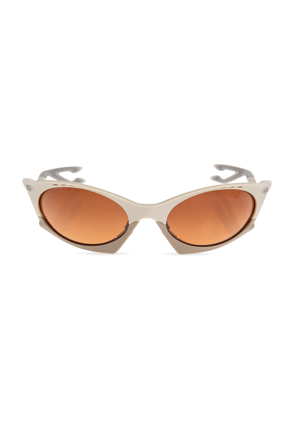 ‘Plantaris’ sunglasses od Oakley