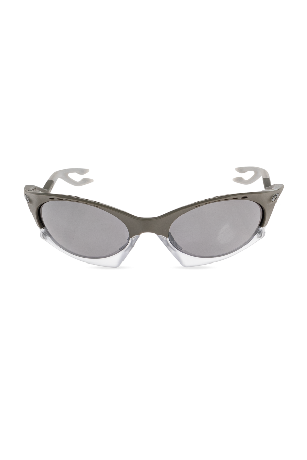 ‘Plantaris’ sunglasses od Oakley