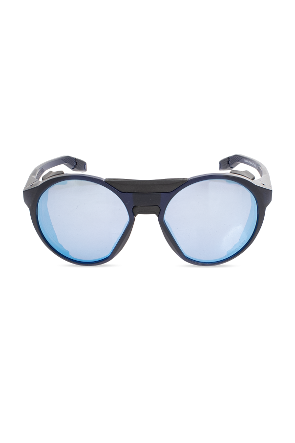 ‘Clifden’ sunglasses od Oakley