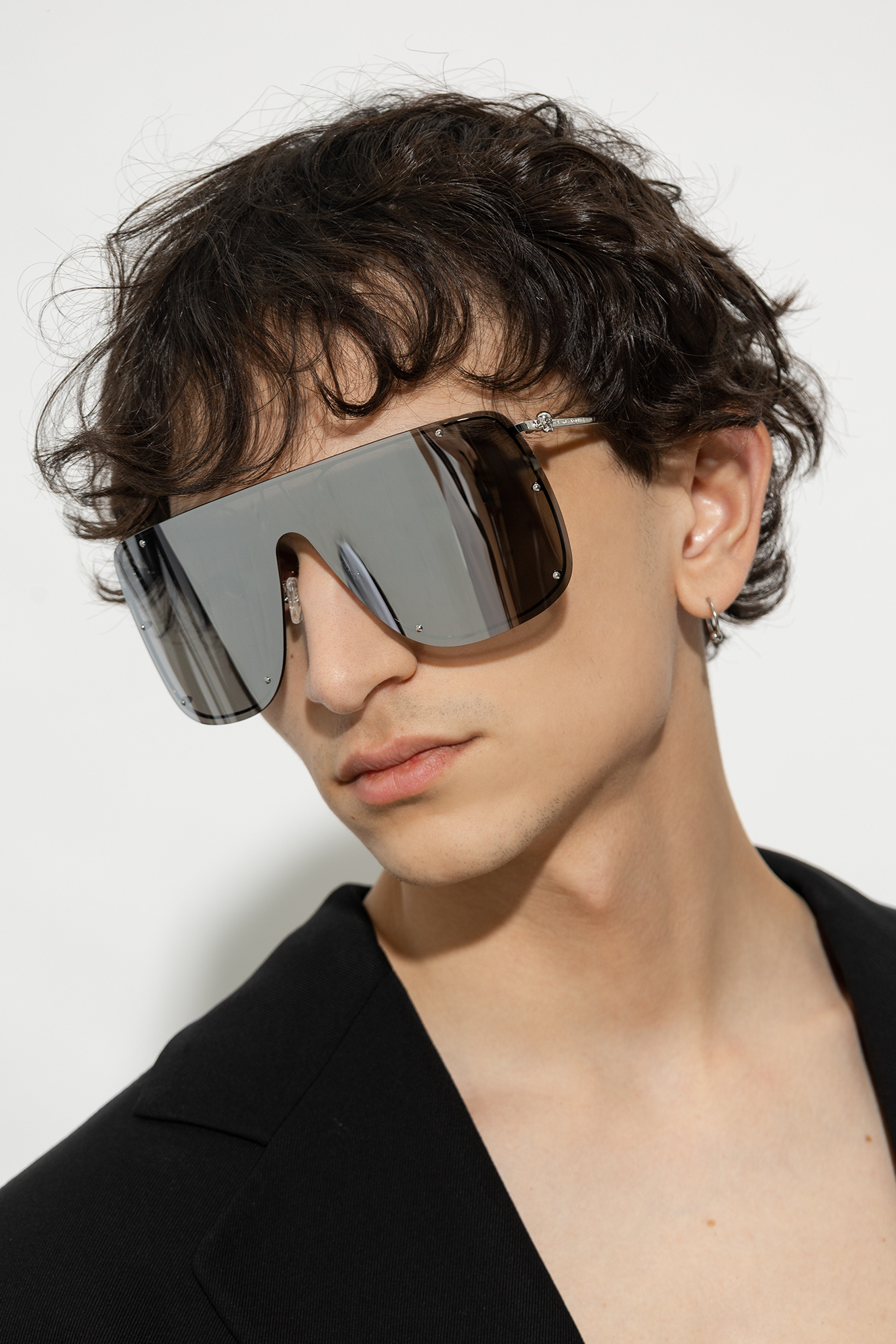 Alexander McQueen choo sunglasses with logo