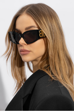 ‘bossy cat’ sunglasses od Balenciaga