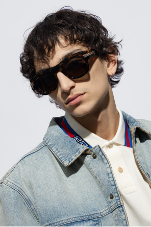 Logo-engraved sunglasses od Gucci