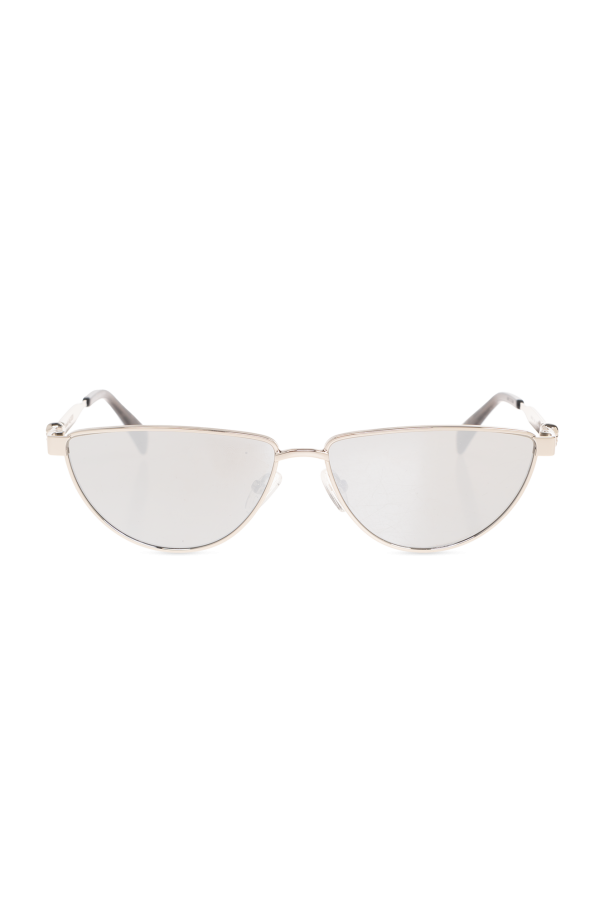 Sunglasses with skull detail od Alexander McQueen