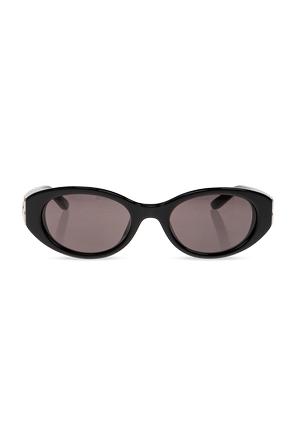 Sunglasses with cat-eye oval lenses