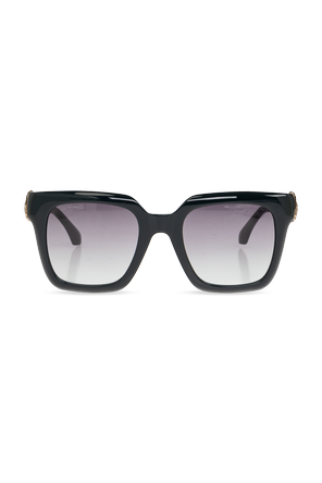 Sunglasses with a bold geometric line and gold details