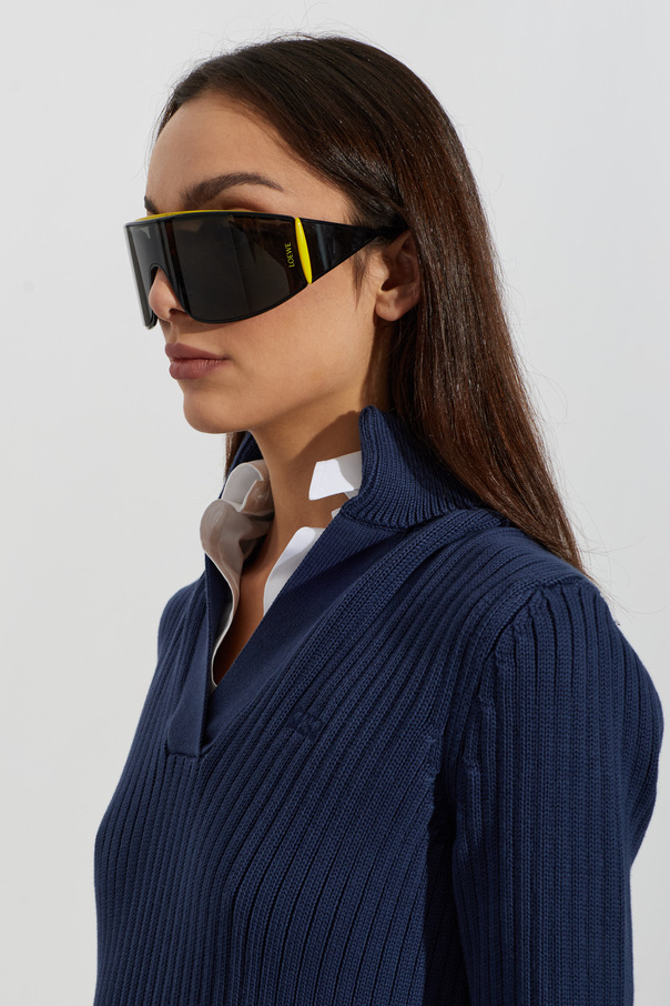Loewe Óculos de sol Loewe com linha desportiva e futurista e escudo de lente uniforme
