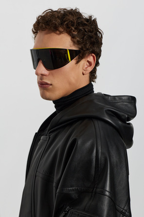 Loewe Óculos de sol Loewe com linha desportiva e futurista e escudo de lente uniforme