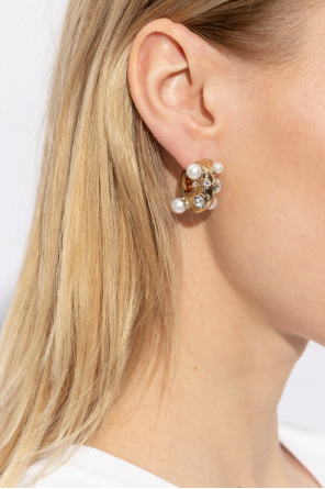 Brass earrings od asymmetric layered-hem shirt