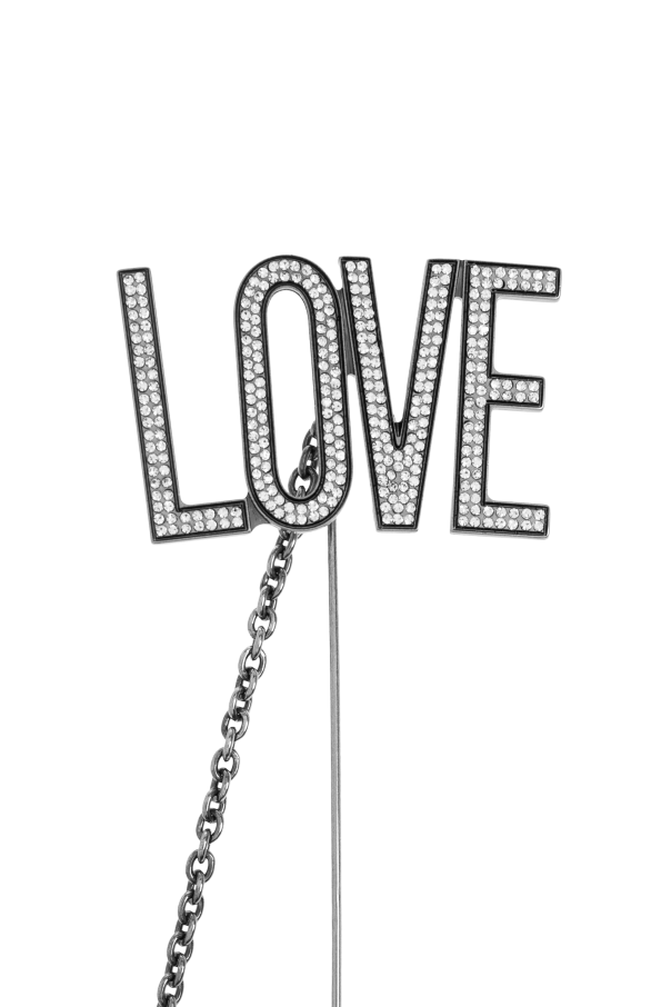 Moschino Brosche mit der Aufschrift „LOVE“
