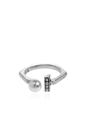 Anillo con perlas de vidrio
