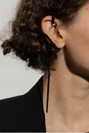 Ear cuff with charm od Alexander McQueen