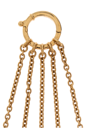 Chloé Llavero con colgantes