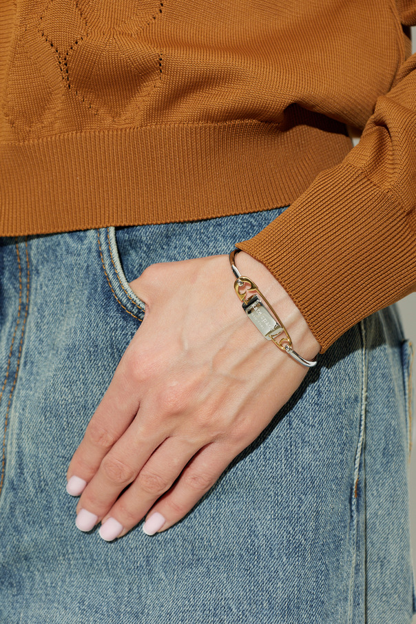 Kate Spade Brazalete con logotipo grabado