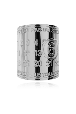 Ring mit eingraviertem Logo