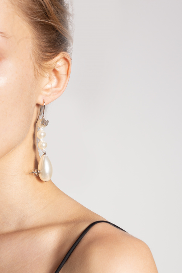 TOP TRENDS FOR THE FALL/WINTER SEASON Earrings with logo