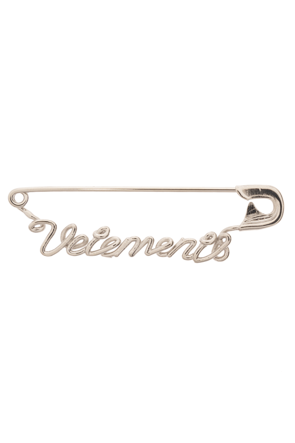 VETEMENTS Brooch with logo