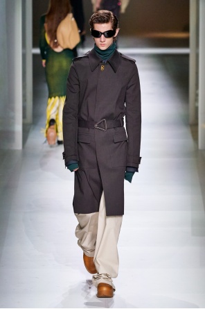 Trench coat with decorative fastening, zdjęcie 2 Trench coat with decorative fastening od Bottega Veneta