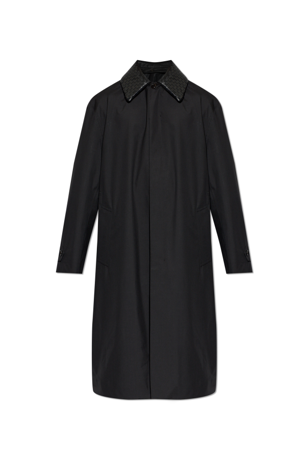 Coat with a detachable leather collar od Bottega Veneta