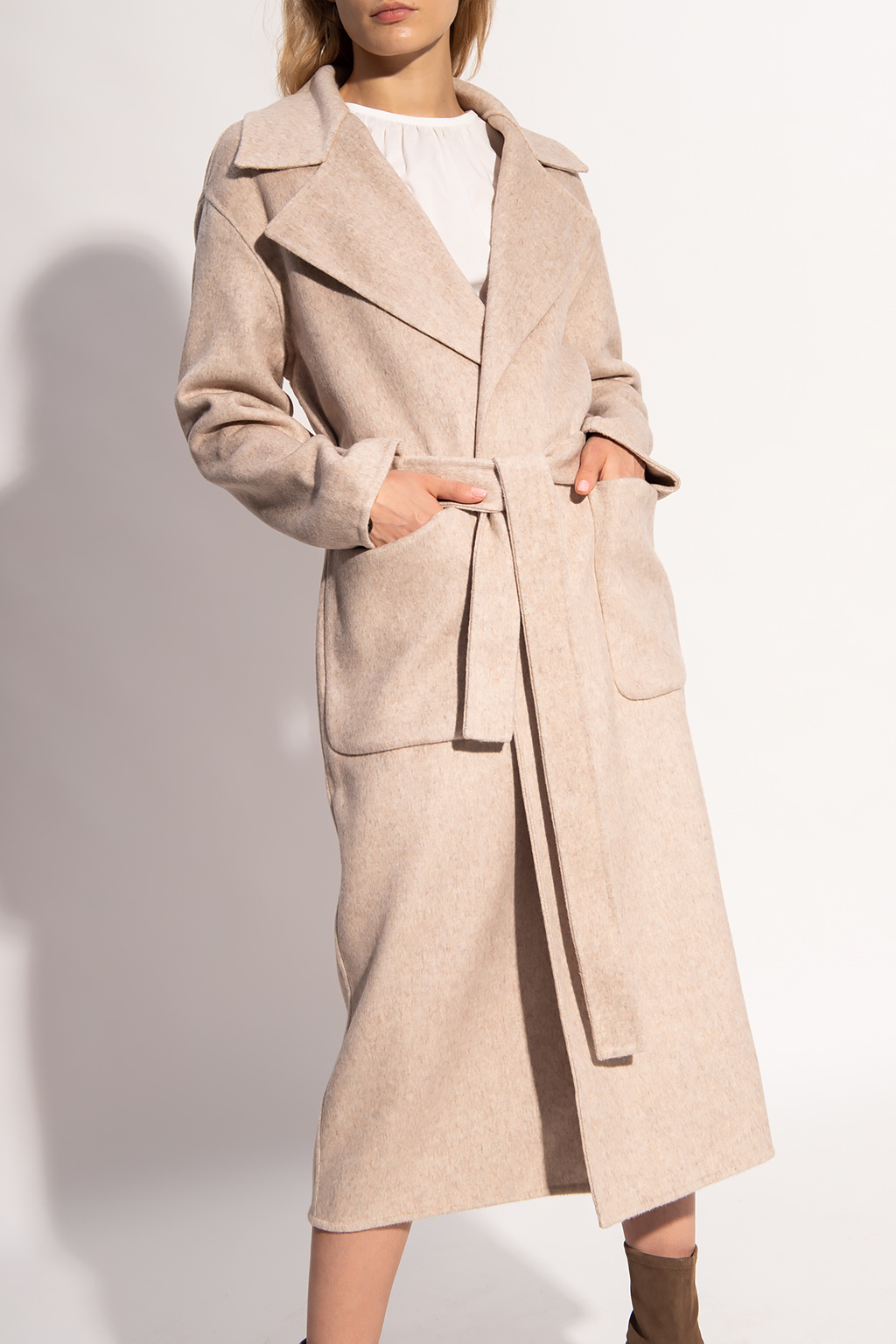 Download the latest version of the app Coat with notch lapels