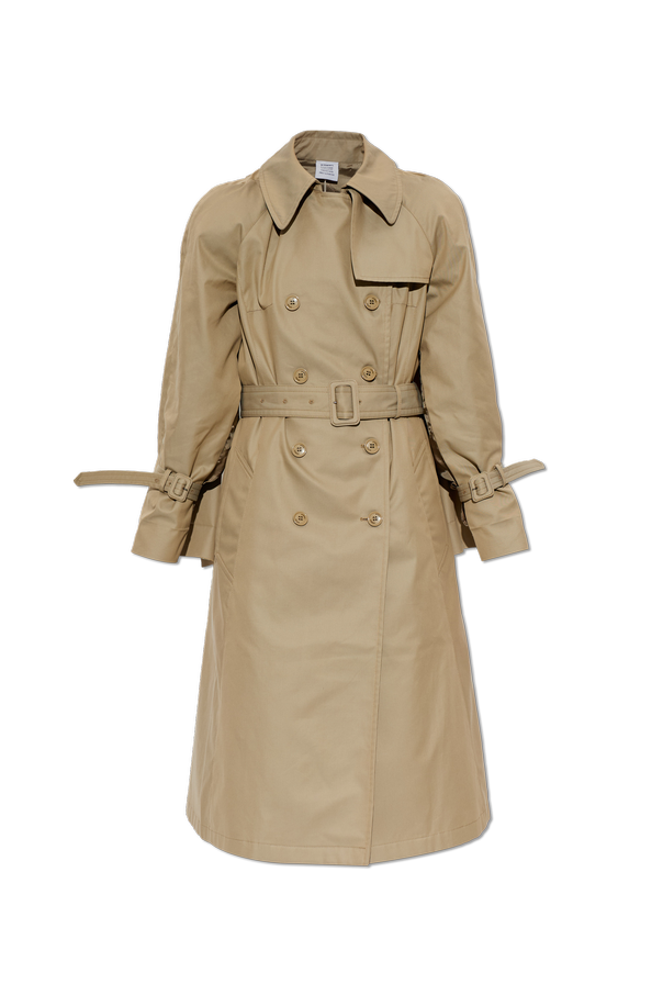 Coat with Sewn-in Shoulder Pads od VETEMENTS