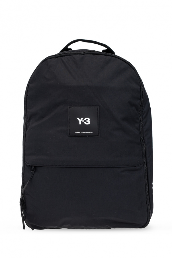 Does it come with the water bag or just the backpack Backpack with logo