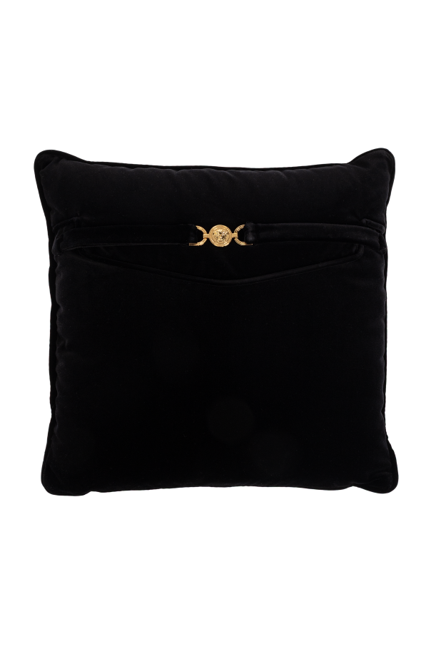 Versace Home Kissen mit Anwendung in Form eines Medusenkopfes