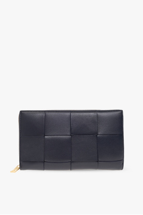 Leather wallet with ‘intreccio’ weave od Bottega Veneta