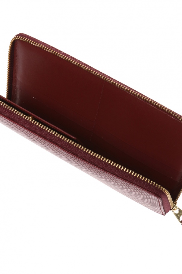 Womens cruise 2023 fashion show Leather wallet