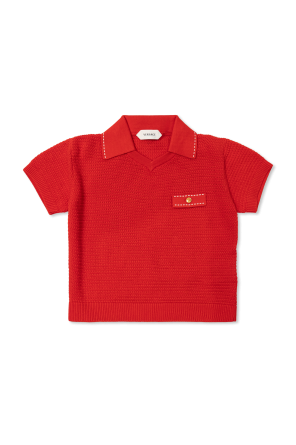 Polo con tapeta decorativa