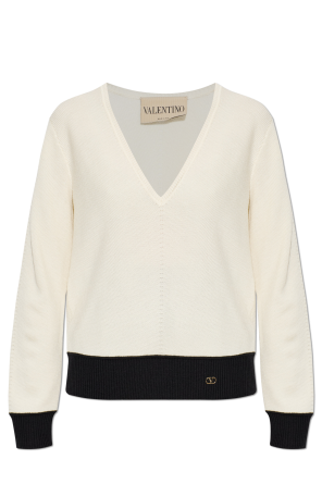 Sweter z dekoltem w serek