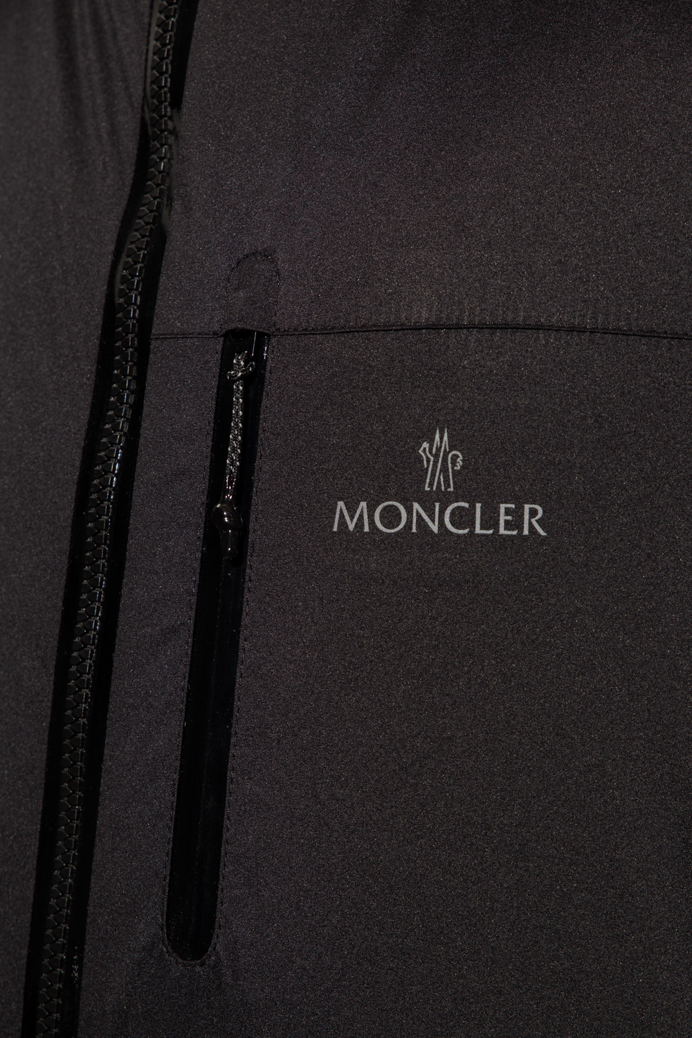 Moncler Folding taps with brief shirt holder