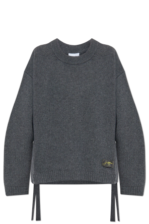 Sweater with ties