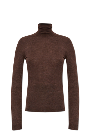 Sveter s turtleneckom