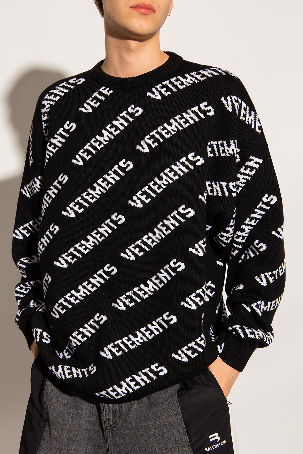 VETEMENTS embroidered-logo sweater with logo