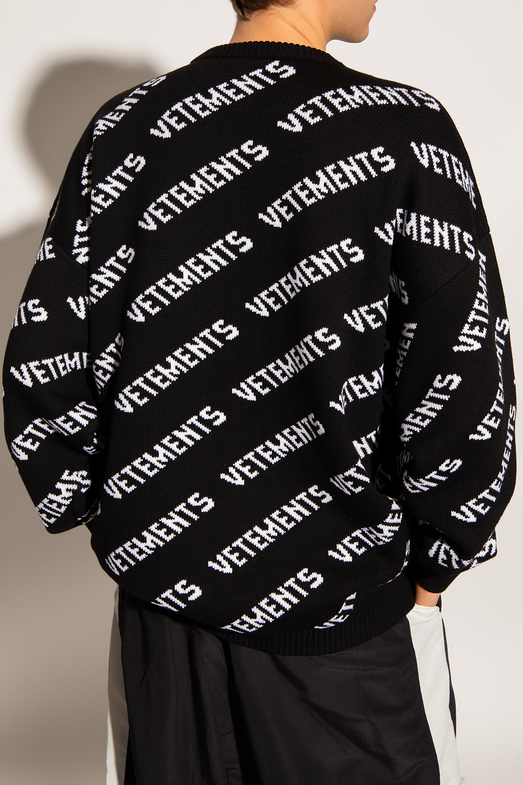 VETEMENTS embroidered-logo sweater with logo