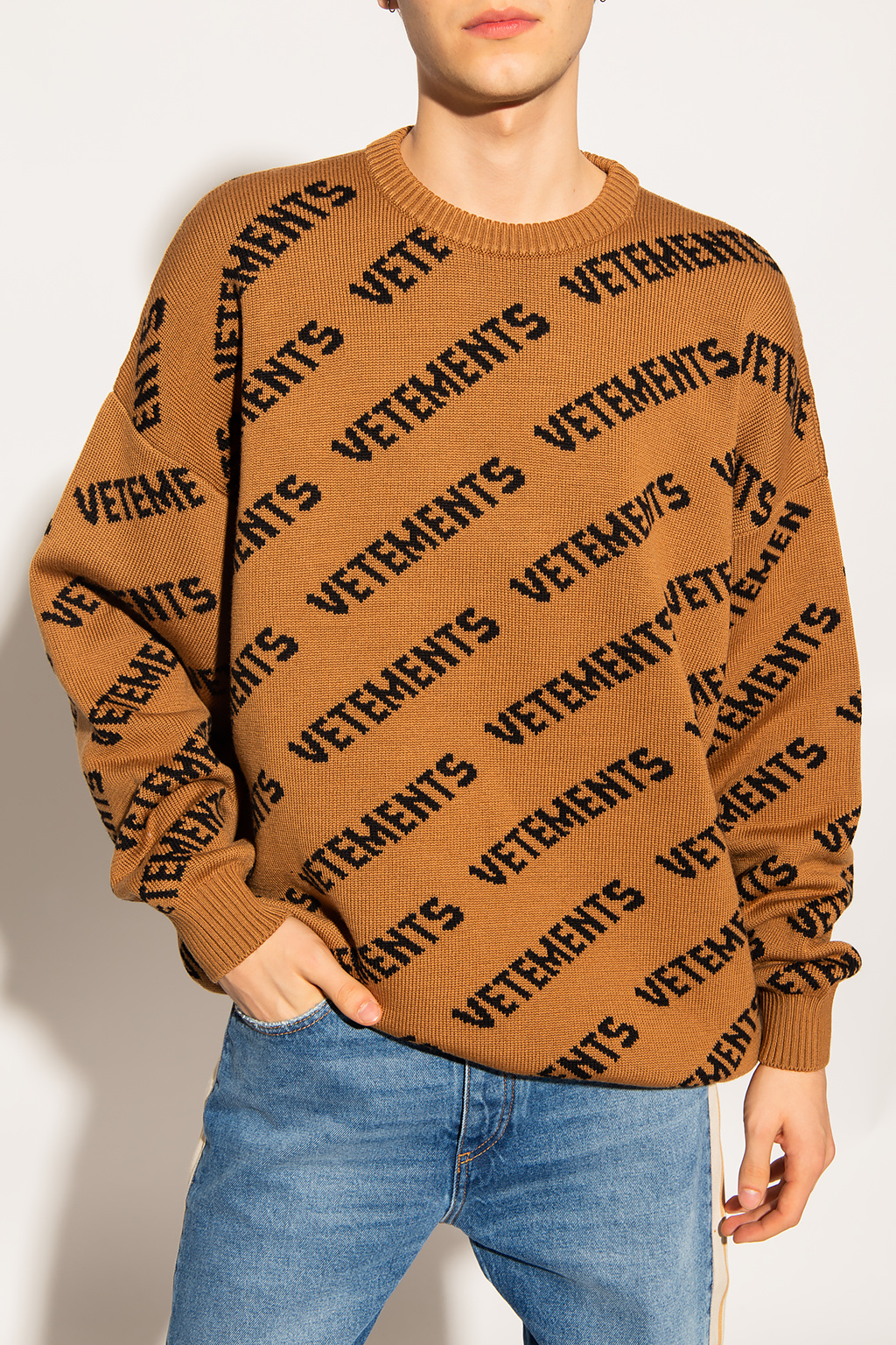 VETEMENTS Sweater with logo