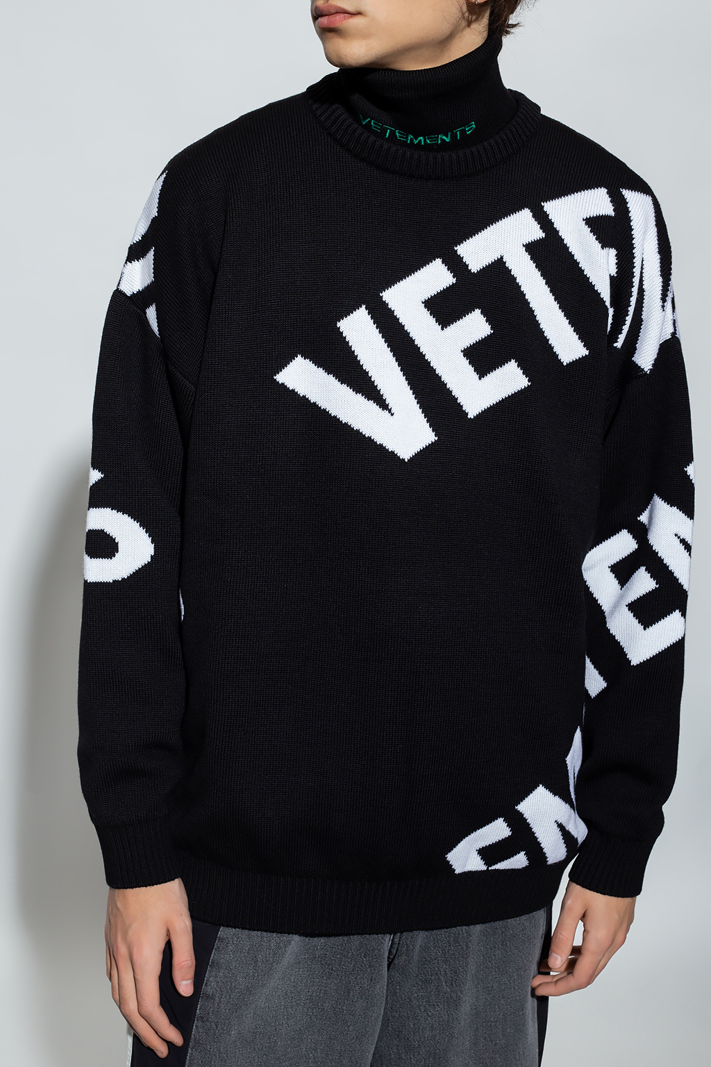 VETEMENTS Sweater with logo