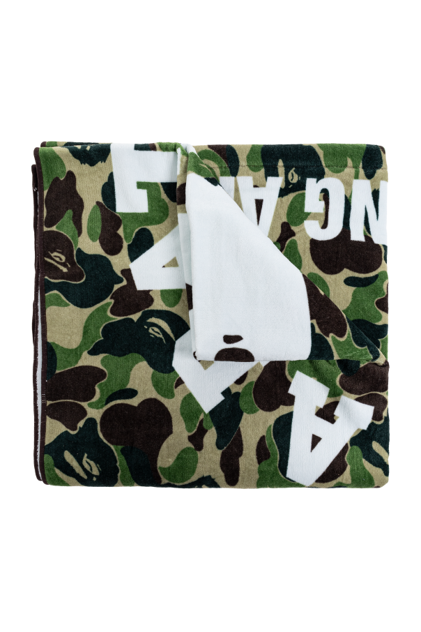 Towel with logo od A BATHING APE®