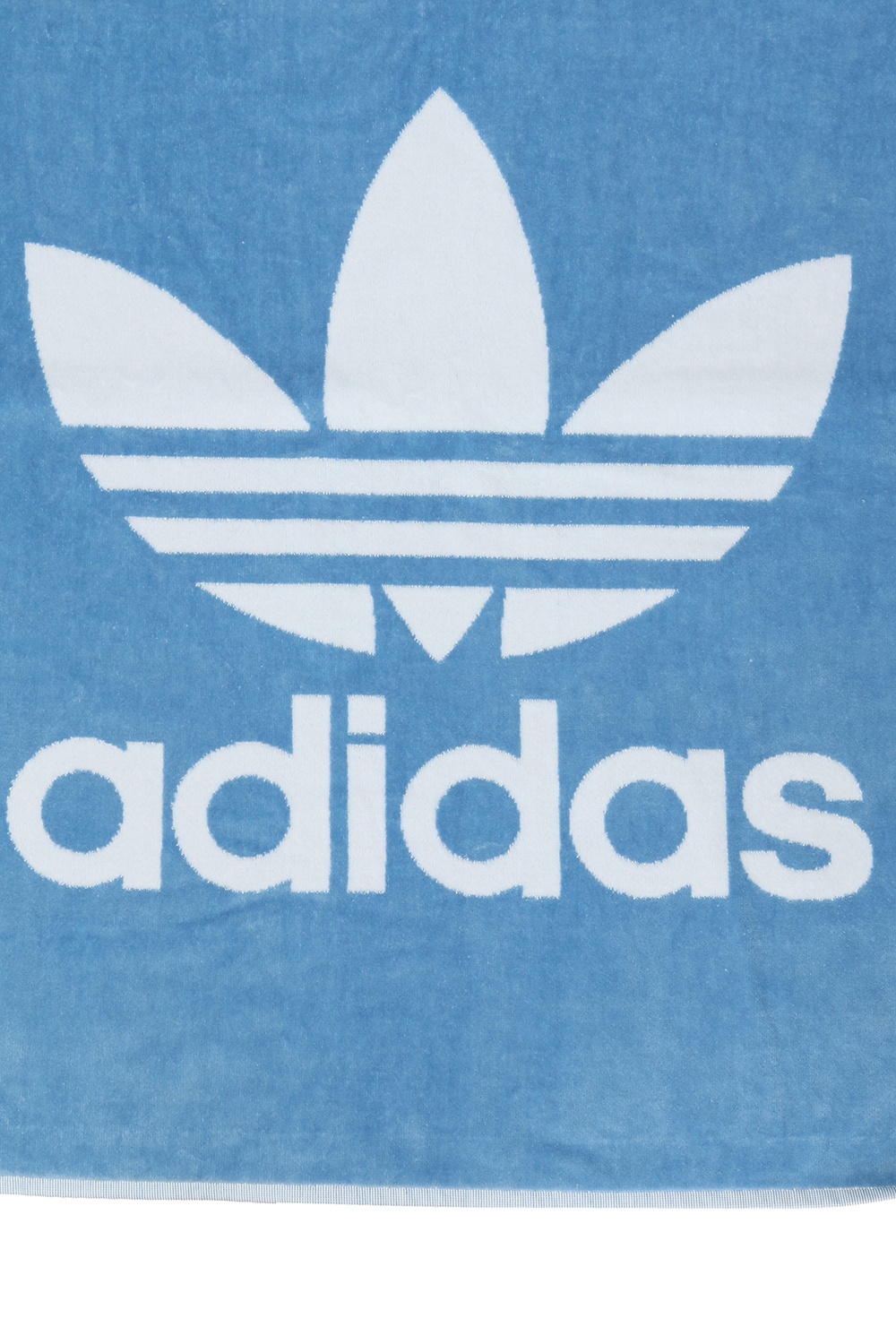 Адидас буквы. Оригинальный логотип adidas. Адидас ориджинал логотип. Adidas на золотом фоне. Адидас лого на синем фоне.