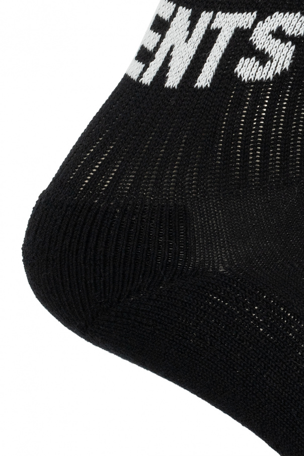 VETEMENTS Black socks from VETEMENTS. Crafted from cotton, they showcase embroidered lettering in white