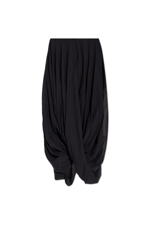 Asymmetric skirt