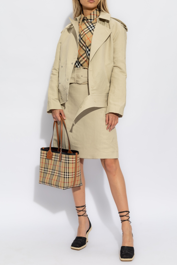 Burberry Skirt with a wide belt