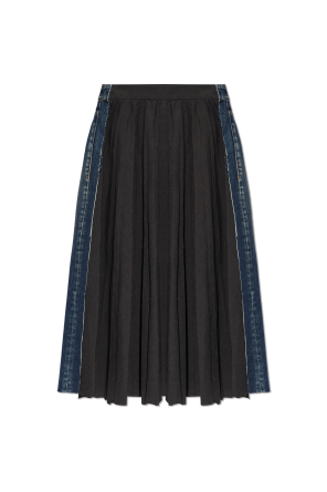 Skirt made of combined fabrics