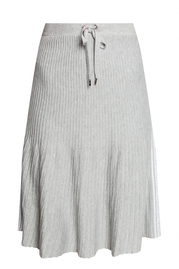 A STEP AHEAD IN STYLISH SHOES Ribbed skirt