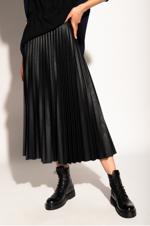 THIS SEASONS MUST-HAVES Pleated skirt