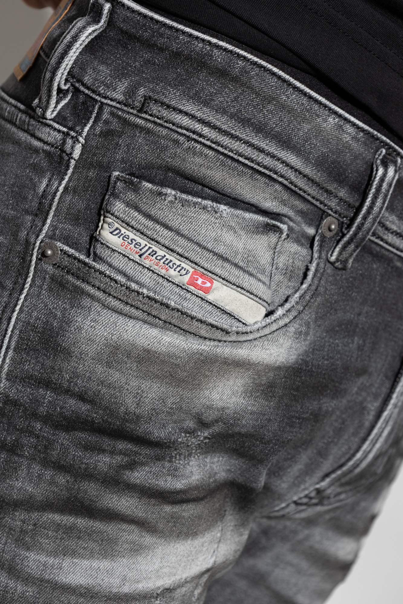 Diesel ‘1979 SLEENKER L.32’ jeans